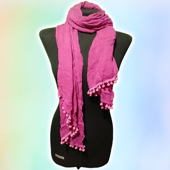 Vintage Pompom Scarf - Picture 4 of 5